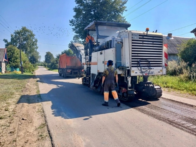 Дорожная техника работает на региональной дороге Сольцы – Малое Заборовье